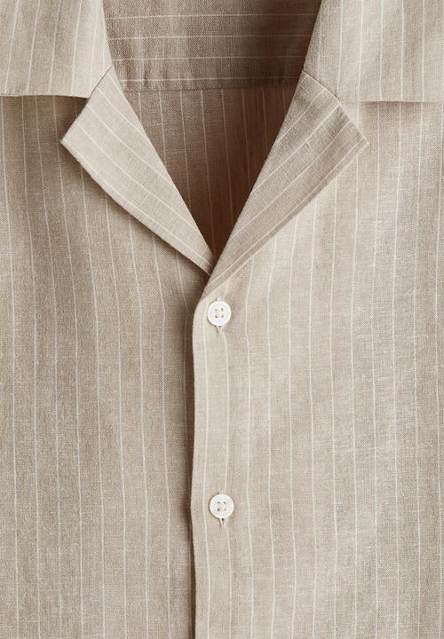H&M - Regular fit linen-blend resort shirt - beige/striped