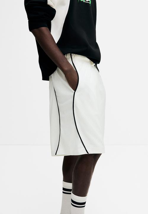 H&M - Relaxed fit mesh shorts - white