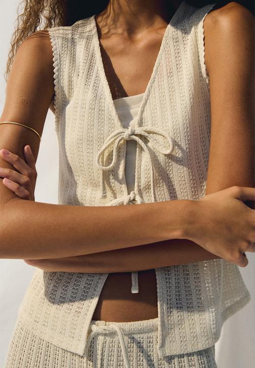 H&M - Knitted tie-front top - cream 