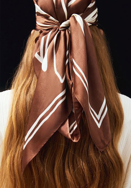 H&M - Patterned scarf - brown leaves