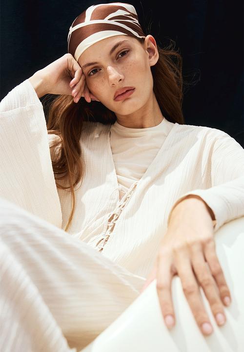 H&M - Patterned scarf - brown leaves