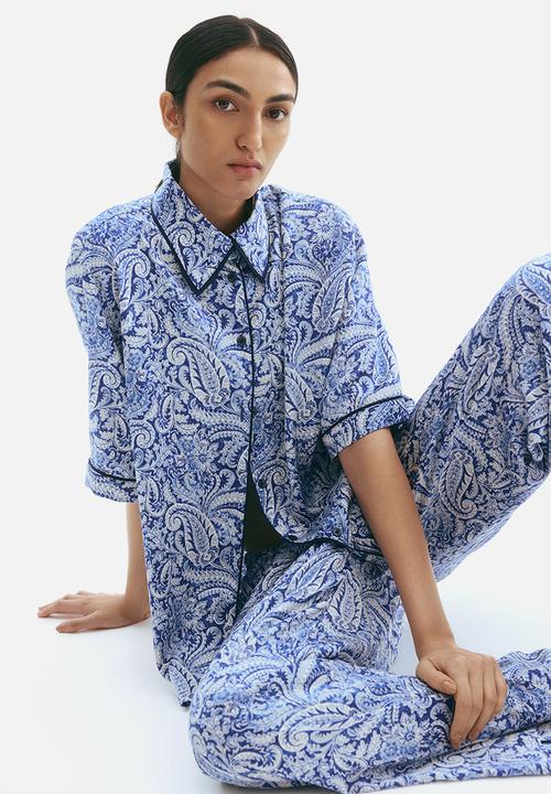 H&M - Printed satin shirt - blue paisley pattern