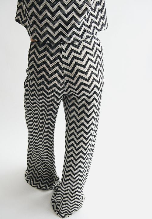 H&M - Wide jacquard-knit trousers - black zigzag pattern