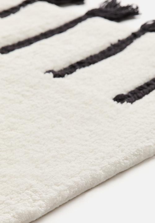 H&M - Tufted bath mat with tassels - white/black