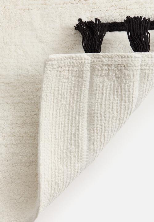 H&M - Tufted bath mat with tassels - white/black