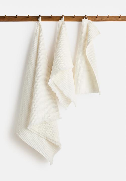 H&M - Waffled bath towel - white
