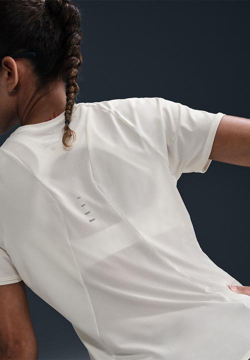 Nike - W Nk Swift Df Ss Top - Sail/Reflective Silv