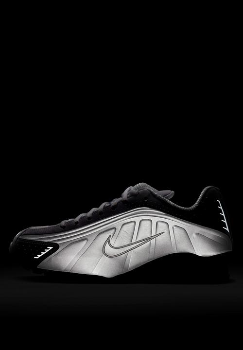 Nike - Nike Shox R4