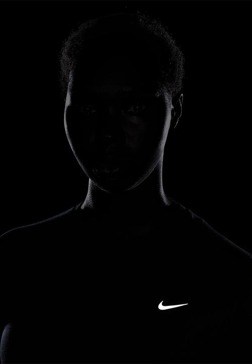 Nike - W Nk Swift Df Uv Ls Crw - Black/Reflective Silv