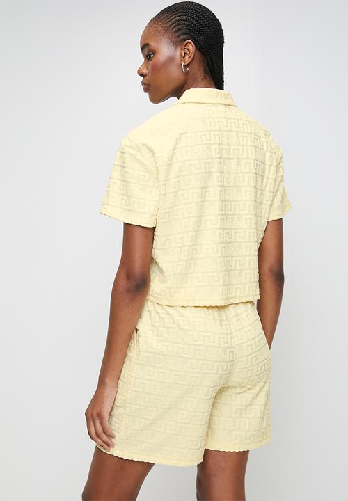 Steve Madden - Ladies tessa embossed logo top with collar - lemon