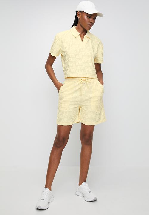Steve Madden - Ladies tessa embossed logo top with collar - lemon