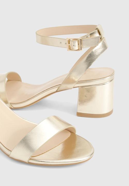 boohoo - Metallic low block barely there heels - gold