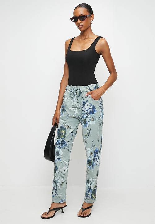 Izabel London - Italian Made Creased Printed Slimfit Jogger With Drawcord - Sage