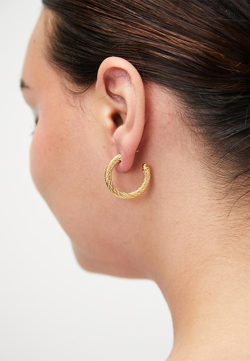 Zoe on Trend - Elegant Spiral Hoop Earrings - Gold