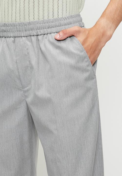 boohooMAN - Elastic Waist Straight Fit Tailored Trousers - Grey