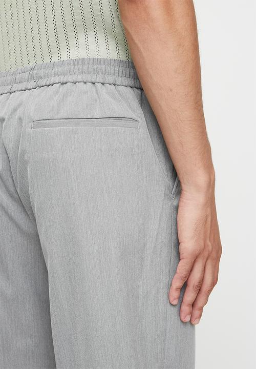 boohooMAN - Elastic Waist Straight Fit Tailored Trousers - Grey