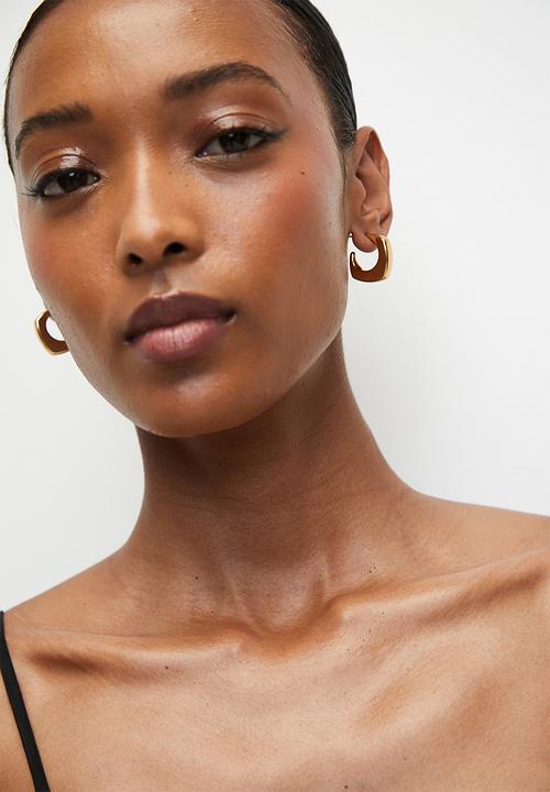 Zoe on Trend - Modern Classic Hoop Earrings - Gold