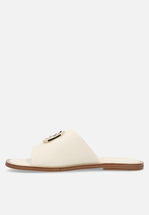 GUESS - Premiere  slide - white