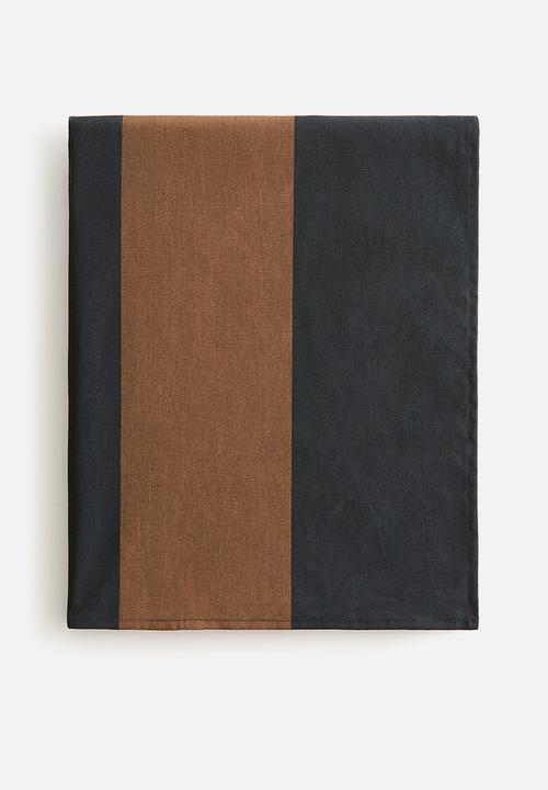 H&M - Water-repellent tablecloth -brown/striped