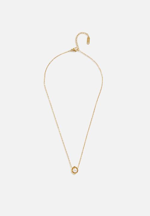 Zoe on Trend - Stylish Pearl Pendant Necklace - Gold