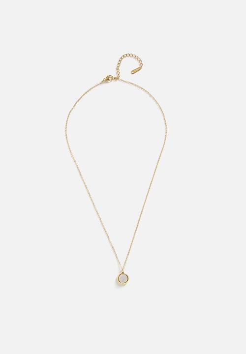Zoe on Trend - Stylish Oval Pendant Necklace - Gold