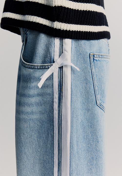 H&M - Baggy fit low jeans - denim blue/white