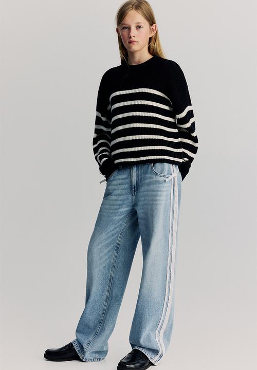 H&M - Baggy fit low jeans - denim blue/white