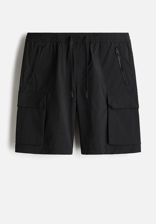 H&M - Regular fit nylon cargo shorts - black