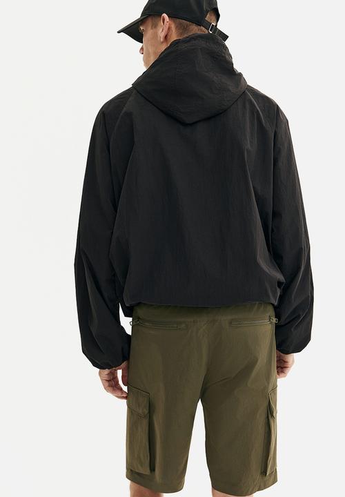 H&M - Regular fit nylon cargo shorts - green