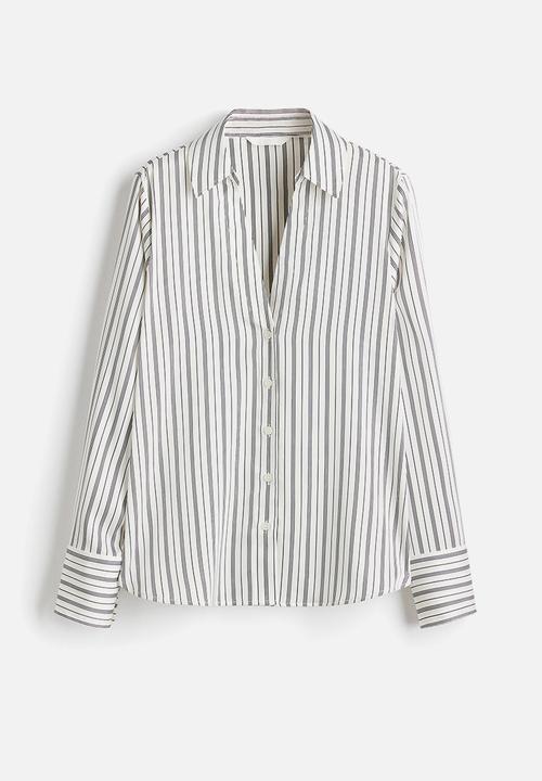 H&M - V-neck blouse - white striped