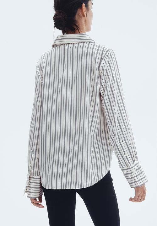 H&M - V-neck blouse - white striped
