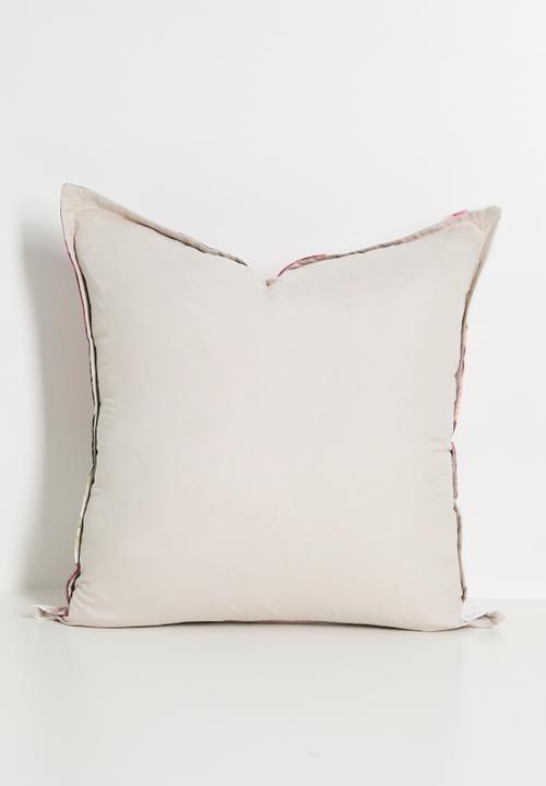 Grey Gardens - Coral poppy - cushion cover