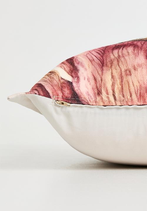 Grey Gardens - Coral poppy - cushion cover