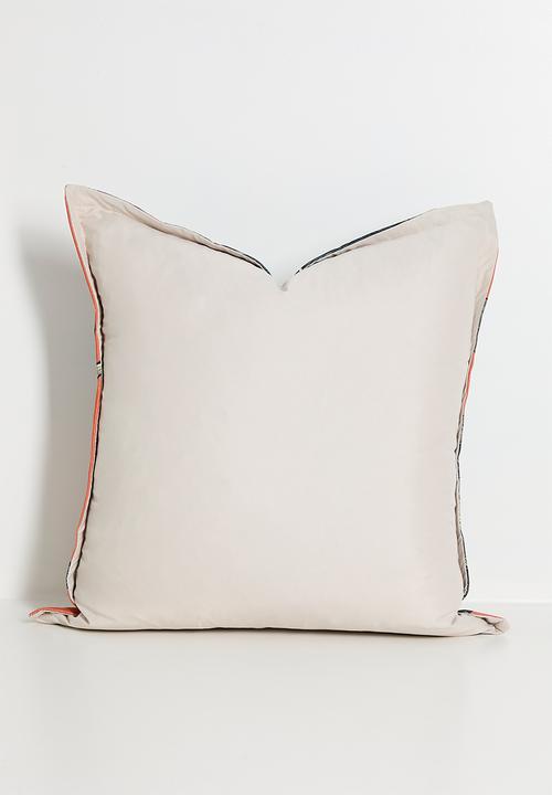Grey Gardens - Vintage bloom - cushion cover
