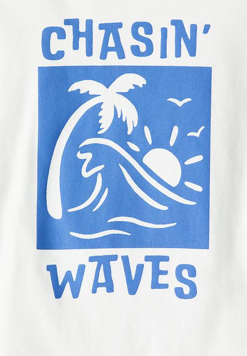 H&M - Printed T-shirt - white chasin' waves