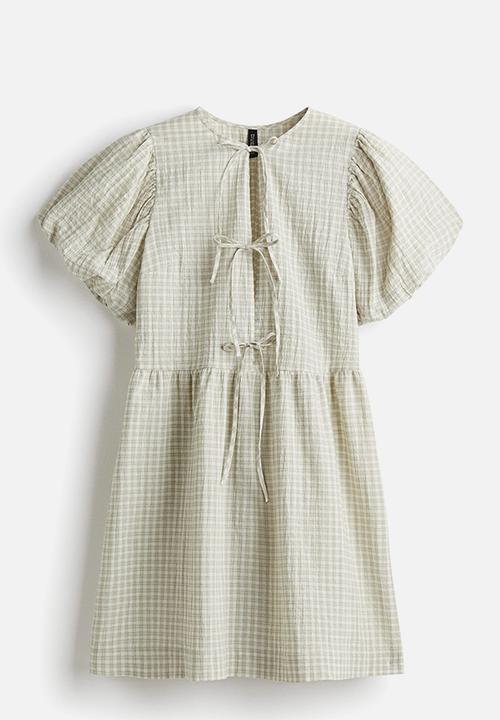 H&M - Tie-front cotton dress - light khaki green/checked 