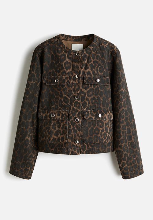 H&M - Collarless denim jacket - dark brown & leopard print 