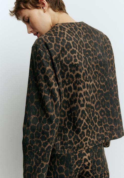 H&M - Collarless denim jacket - dark brown & leopard print 