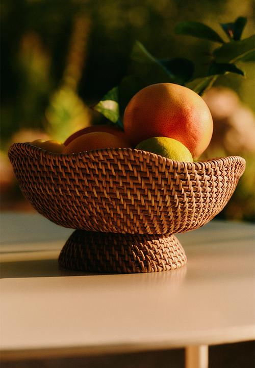 Footed rattan bowl - beige