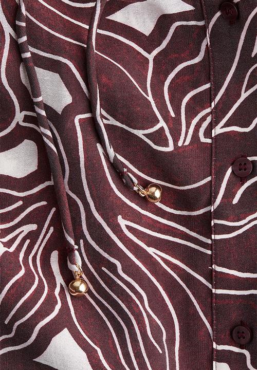 H&M - Oversized tie-belt dress - white & burgundy floral