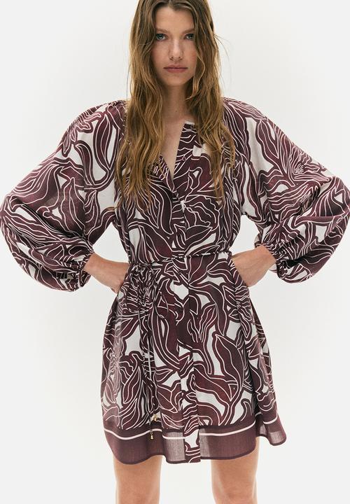 H&M - Oversized tie-belt dress - white & burgundy floral