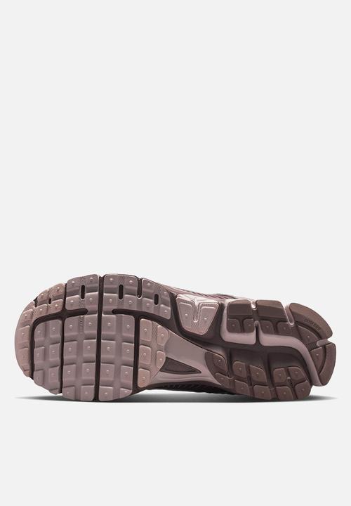 Nike - Nike Zoom Vomero 5