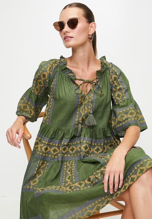 Stella Morgan - Half Flutter Sleeve  Boatneck Printed Tiered Midi Dress - green