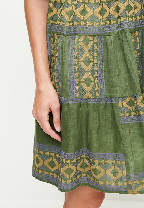 Stella Morgan - Half Flutter Sleeve  Boatneck Printed Tiered Midi Dress - green