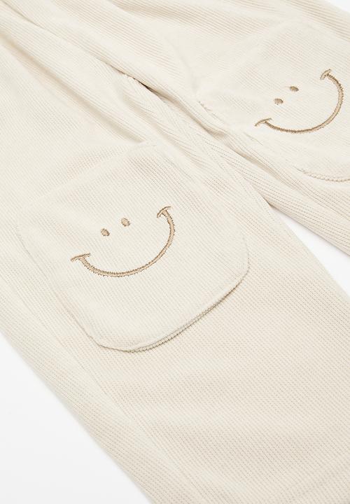 Pop Candy - Waffle knit pants with smiley face knee patches - ivory