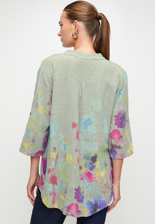 Izabel London - Italian Made Half Sleeve Half Placket Scoop Hem Blouse - Sage