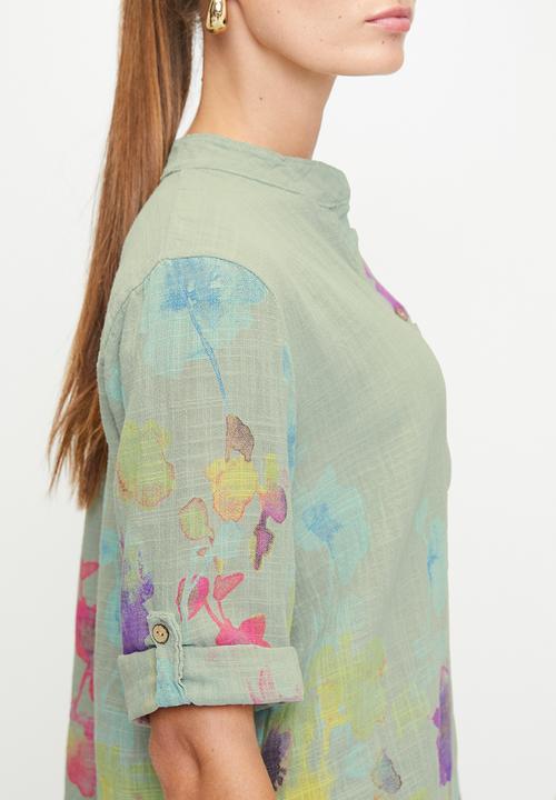 Izabel London - Italian Made Half Sleeve Half Placket Scoop Hem Blouse - Sage