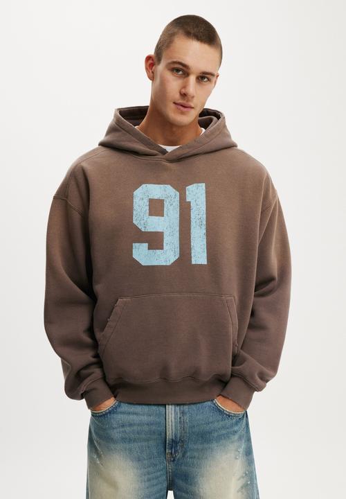 BOX FIT GRAPHIC HOODIE - WASHED CHOCOLATE/ NINETY ONE