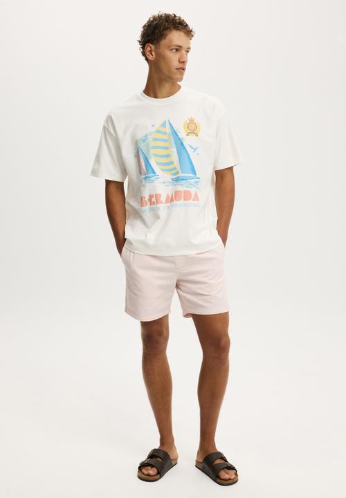 Cotton On - Box Fit Graphic T-shirt - Vintage White/Bermuda