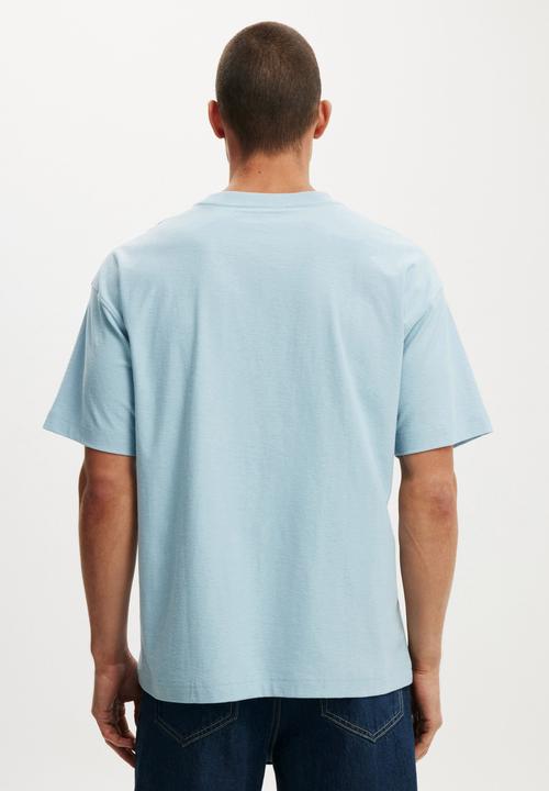 Cotton On - Box Fit Premium Music T-shirt - Lcn Bra Blue Mist/Blink 182